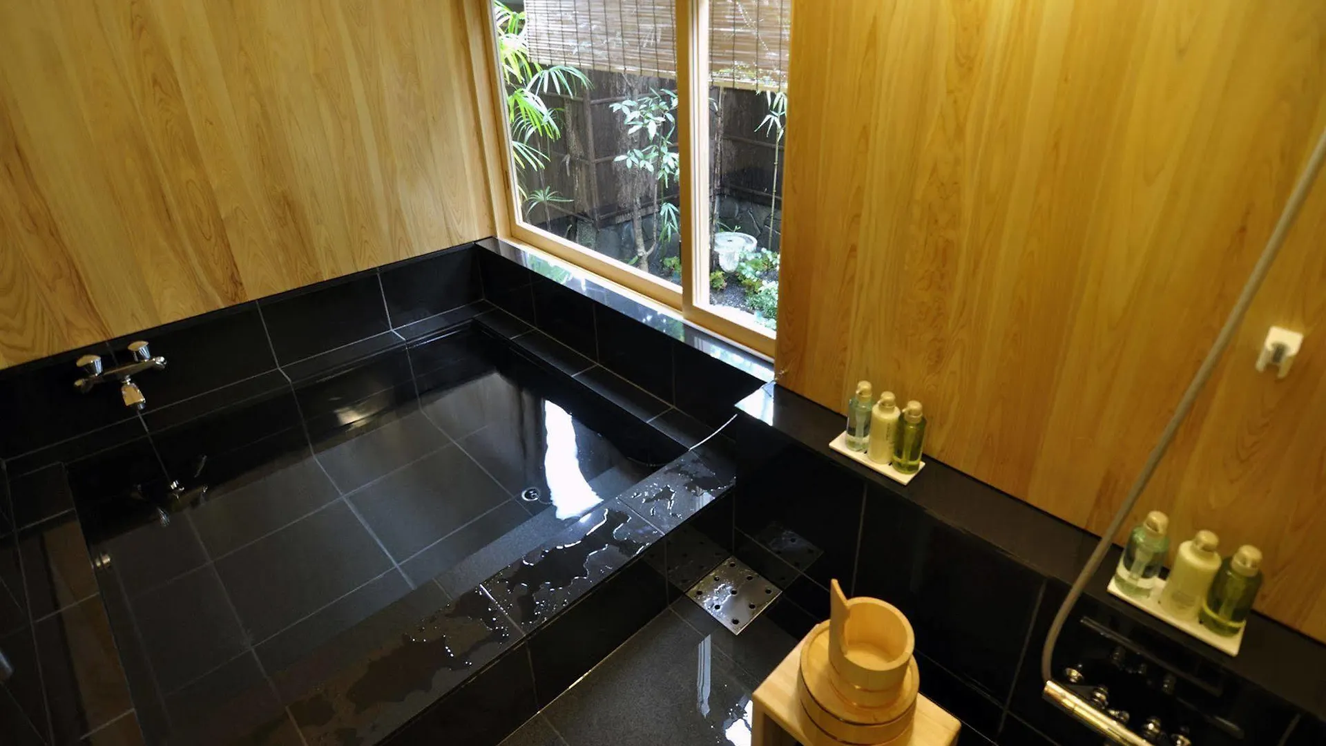 Izuyasu Traditional Kyoto Inn Serving Kyoto Cuisine